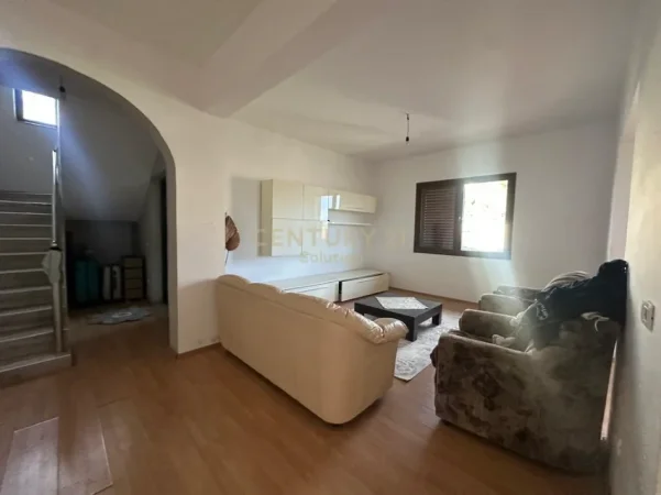 Tirane, shitet shtepi 3 Katshe Kati 3, 362 m² 230.000 € (kombinat)