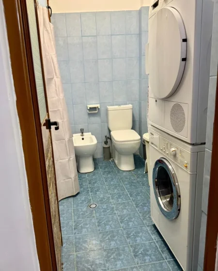 Tirane, shitet apartament 1+1+Ballkon , 56 m² 97.000 € 