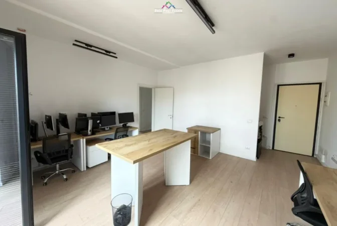 Tirane, shes zyre Kati 7, 124 m² (Rruga e Kavajes)