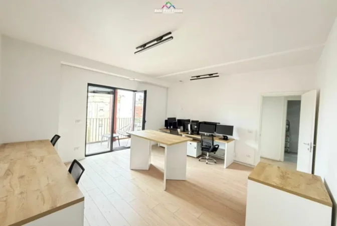 Tirane, shes zyre Kati 7, 124 m² (Rruga e Kavajes)