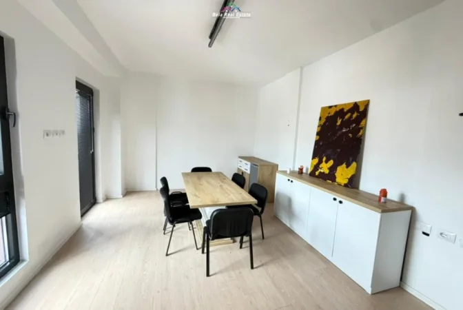 Tirane, shes zyre Kati 7, 124 m² (Rruga e Kavajes)
