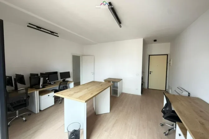 Tirane, shes zyre Kati 7, 124 m² (Rruga e Kavajes)