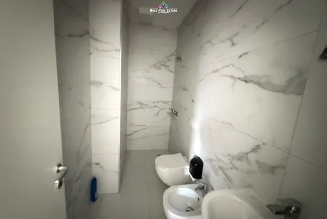 Tirane, shes zyre Kati 7, 124 m² (Rruga e Kavajes)