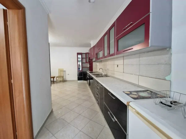 Tirane, shes apartament 2+1 Kati 1, 92 m² 145.000 € (Rruga Foto Xhavella)