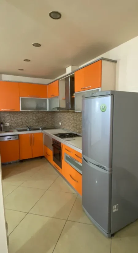Tirane, jepet me qera apartament 3+1+Aneks Kati 3, 120 m² 700 € (Margarita Tutulani)