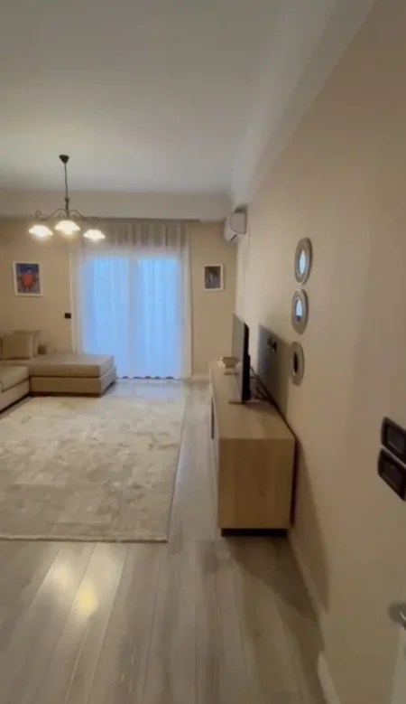 Tirane, jepet me qera apartament 1+1 Kati 7, 112 m² 1.500 € (2 Apartamente 1 1 Dhe Garsionere 9 Kateshet)