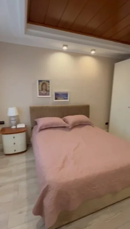 Tirane, jepet me qera apartament 1+1 Kati 7, 112 m² 1.500 € (2 Apartamente 1 1 Dhe Garsionere 9 Kateshet)