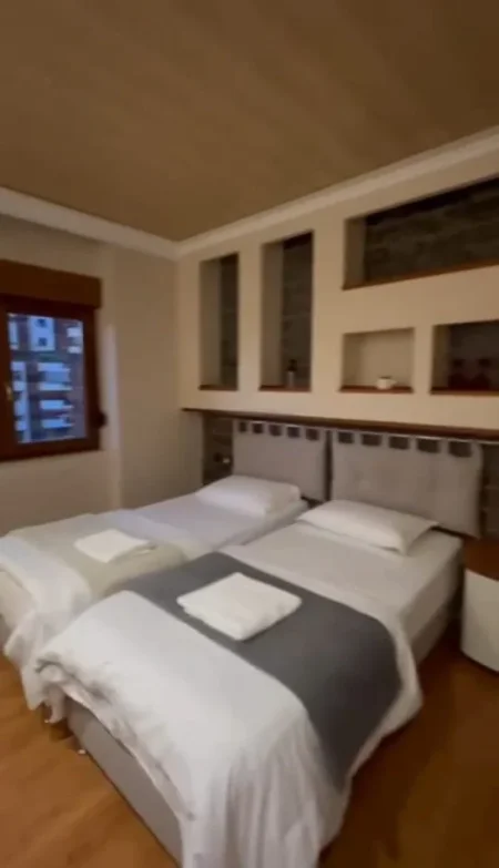 Tirane, jepet me qera apartament 1+1 Kati 7, 112 m² 1.500 € (2 Apartamente 1 1 Dhe Garsionere 9 Kateshet)