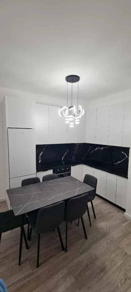 Tirane, jepet me qera apartament 1+1 Kati 2, 68 m² 540 € (Rruga Sokrat Miho)