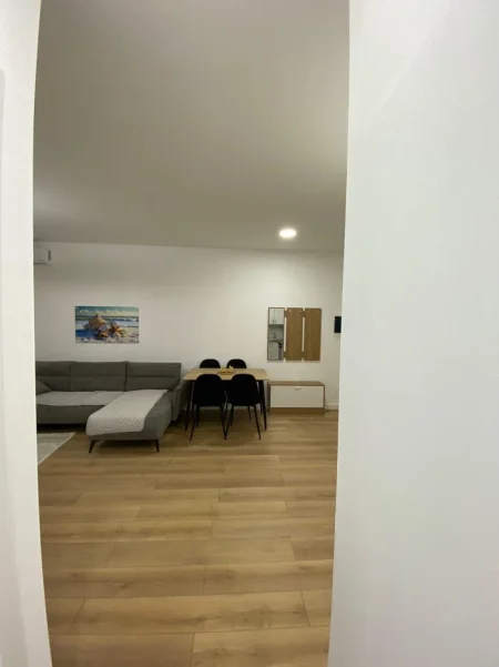 Tirane, jepet me qera apartament 1+1 Kati 1, 50 m² 630 € (Rruga Eshref Frasheri)