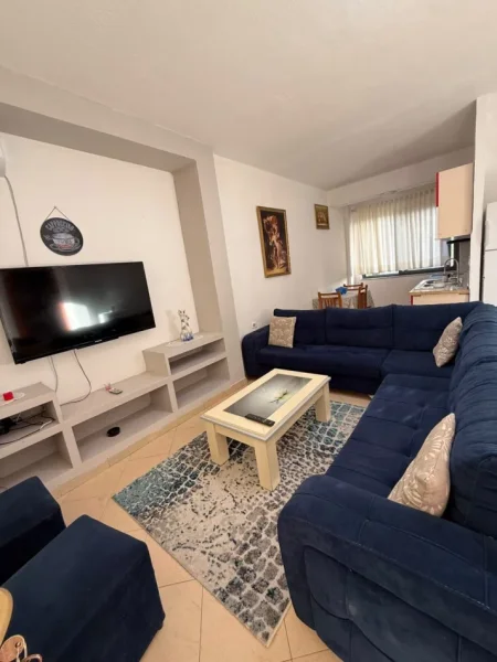 Tirane, jepet me qera apartament 1+1 Kati 2, 60 m² 400 € (Rruga 5 Maji)