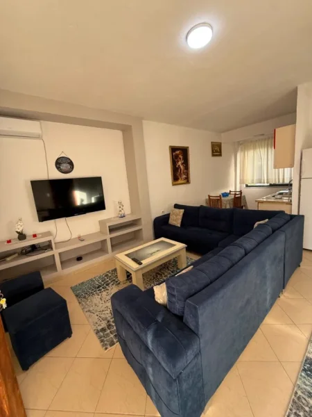 Tirane, jepet me qera apartament 1+1 Kati 2, 60 m² 400 € (Rruga 5 Maji)