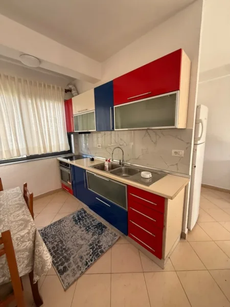 Tirane, jepet me qera apartament 1+1 Kati 2, 60 m² 400 € (Rruga 5 Maji)