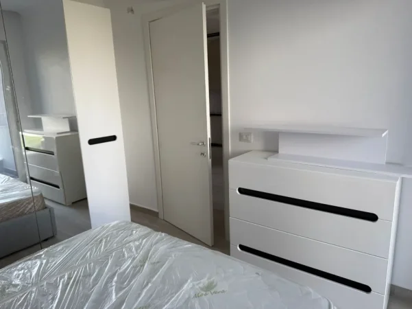 Tirane, jepet me qera apartament 1+1 Kati 3, 600 € 