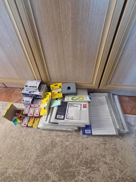 Tirane, shes Produkte te ndryshme kancelarie 35 mij lek gjitha 35 €