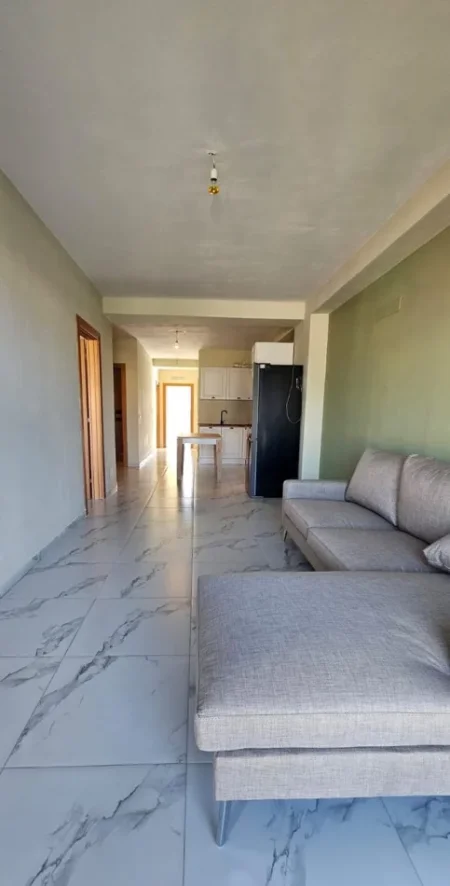 Tirane, jepet me qera apartament 3+1 Kati 5, 130 m² 700 € (Kombinat)