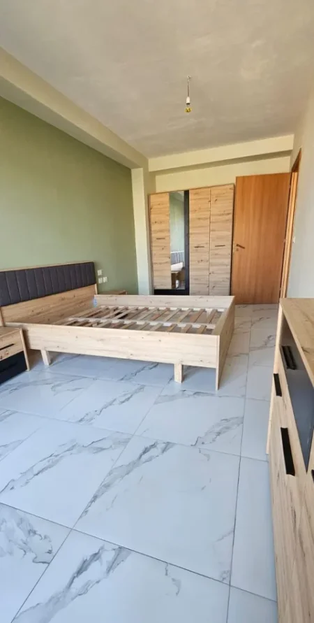 Tirane, jepet me qera apartament 3+1 Kati 5, 130 m² 700 € (Kombinat)