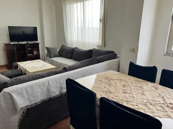 Tirane, jepet me qera apartament 2+1 Kati 10, 90 m² 650 € (Rruga Vace Zela)