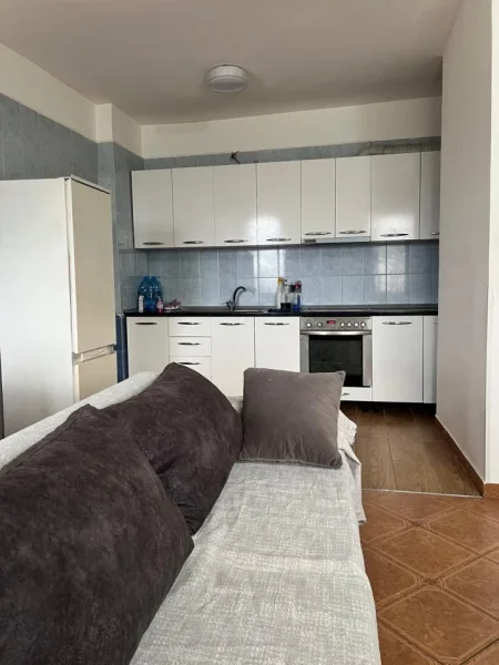 Tirane, jepet me qera apartament 2+1 Kati 10, 90 m² 650 € (Rruga Vace Zela)
