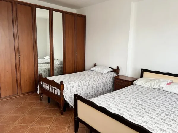 Tirane, jepet me qera apartament 2+1 Kati 10, 90 m² 650 € (Rruga Vace Zela)