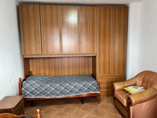 Tirane, jepet me qera apartament 2+1 Kati 10, 90 m² 650 € (Rruga Vace Zela)