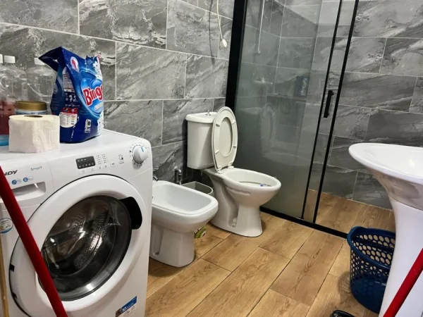 Tirane, jepet me qera apartament 2+1 Kati 10, 90 m² 650 € (Rruga Vace Zela)