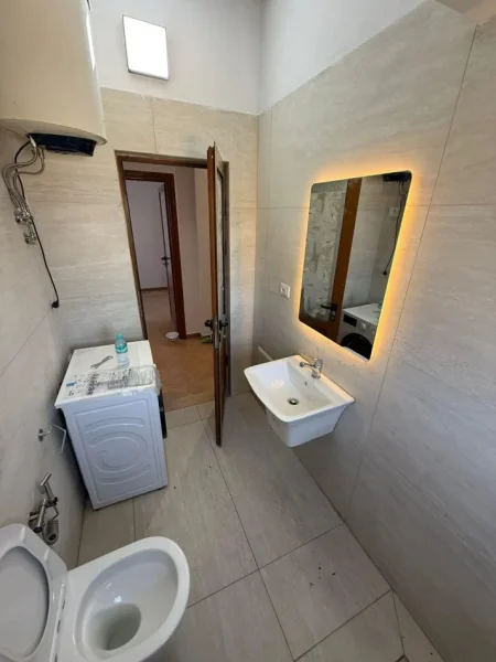 Tirane, jepet me qera apartament 3+1 Kati 4, 100 m² 550 € (Selitë)