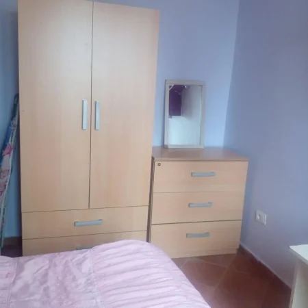 Tirane, jepet me qera apartament 1+1 Kati 8, 60 m² 450 € (21 Dhjetori)