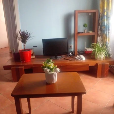 Tirane, jepet me qera apartament 1+1 Kati 8, 60 m² 450 € (21 Dhjetori)