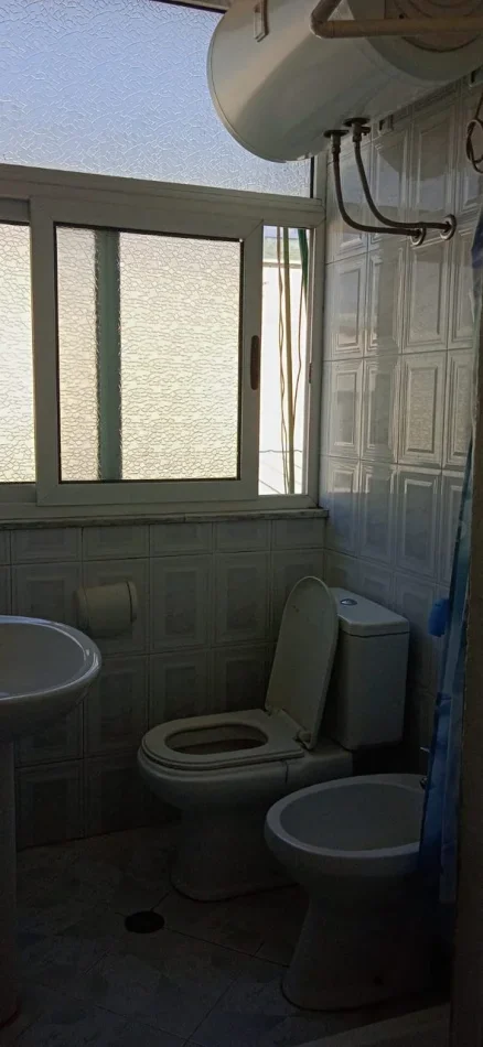 Tirane, jepet me qera apartament 1+1 Kati 4, 25 m² 350 € (Bulevardi Zogu i Parë)