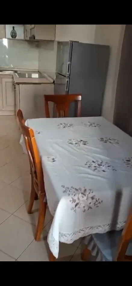 Tirane, jepet me qera shtepi 1+1 Kati 3, 65 m² 400 € (Rruga Stavri Themeli)