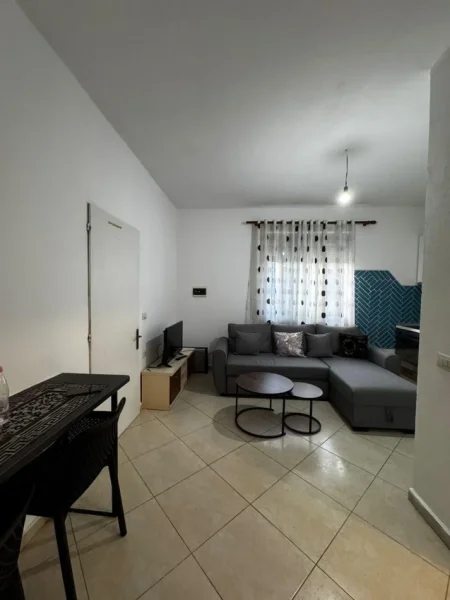 Tirane, jepet me qera apartament 1+1 Kati 1, 55 m² 330 € (Kthesa e Kamzes)