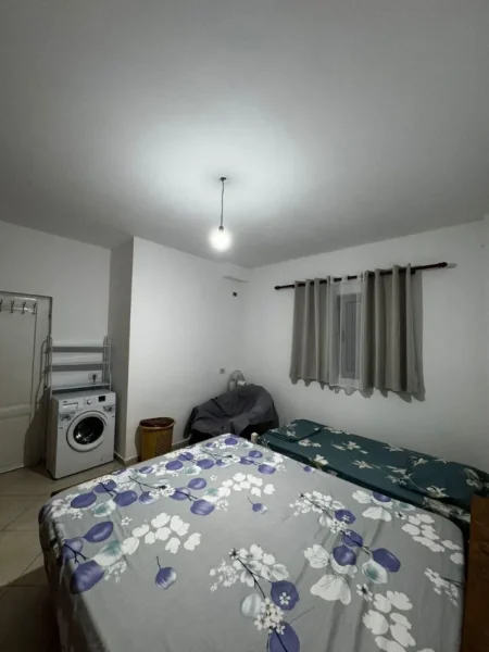 Tirane, jepet me qera apartament 1+1 Kati 1, 55 m² 330 € (Kthesa e Kamzes)