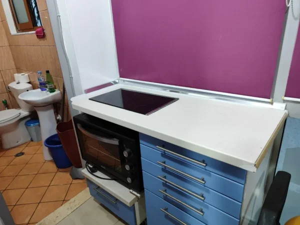 Tirane, jepet me qera apartament 1+1 Kati 1, 300 € (Medreseja)
