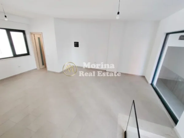 Tirane, jepet me qera ambjent biznesi Kati 0, 44 m² 150.000 € (Nexho Konomi)
