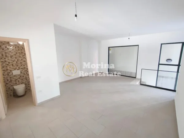 Tirane, jepet me qera ambjent biznesi Kati 0, 44 m² 150.000 € (Nexho Konomi)