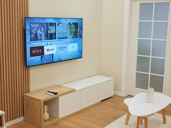 Tirane, jepet me qera apartament 1+1 Kati 1, 45 m² 750 € (Rruga e Elbasanit)