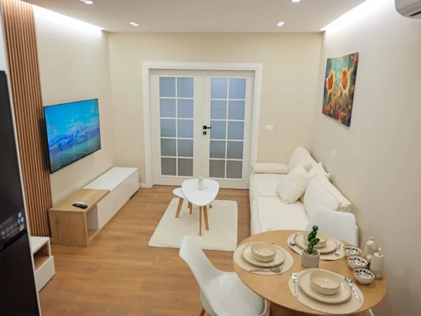 Tirane, jepet me qera apartament 1+1 Kati 1, 45 m² 750 € (Rruga e Elbasanit)