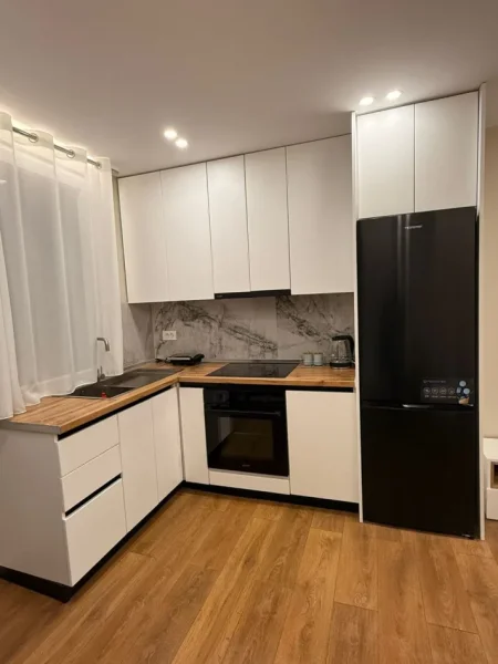 Tirane, jepet me qera apartament 1+1 Kati 1, 45 m² 750 € (Rruga e Elbasanit)