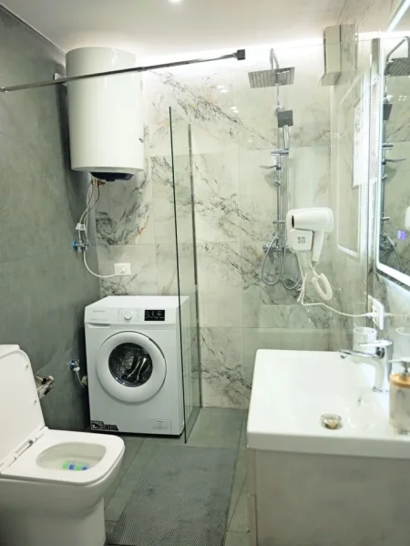 Tirane, jepet me qera apartament 1+1 Kati 1, 45 m² 750 € (Rruga e Elbasanit)