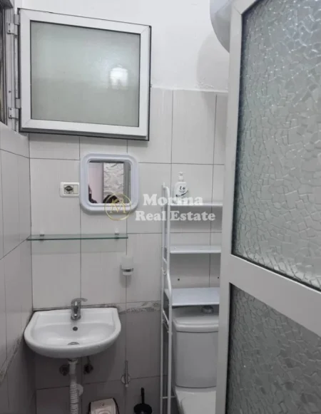 Tirane, jepet me qera apartament 1+1 Kati 1, 25 m² 400 € (21 Dhjetori)