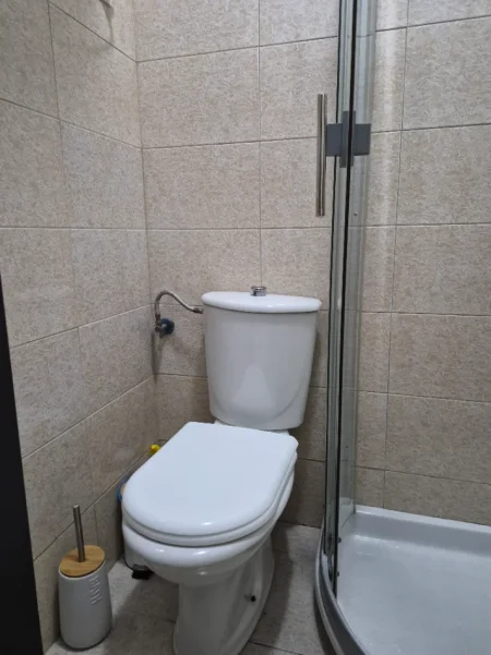 Tirane, jepet me qera apartament 1+1 Kati 1, 30 m² 370 € 