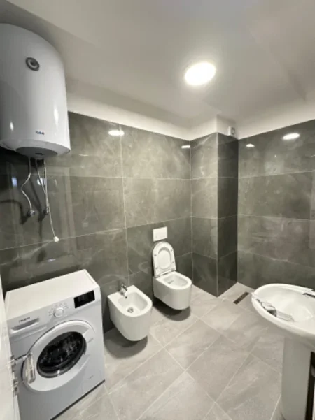 Tirane, jepet me qera apartament 2+1 Kati 8, 130 m² 600 € (Kompleksi Jolla Astir)