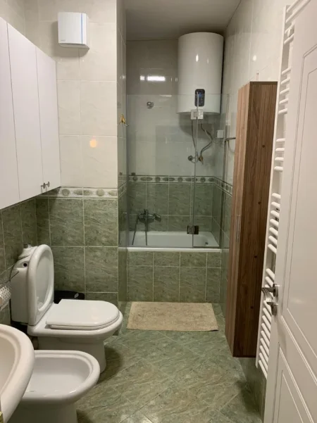 Shqiperi, jepet me qera apartament 1+1+Ballkon Kati 6, 75 m² 700 €