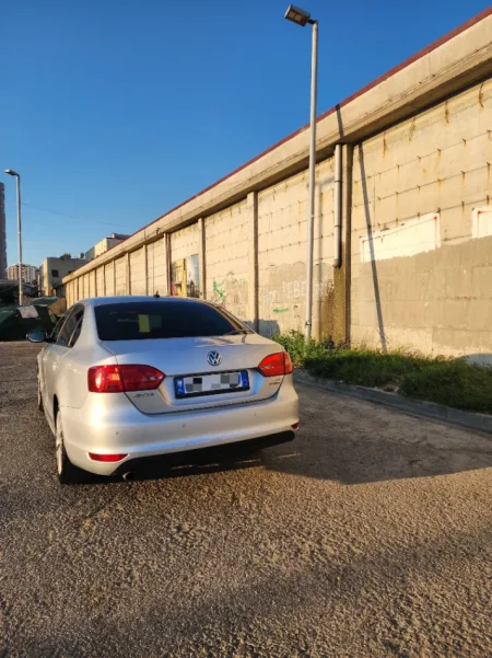 Durres, shitet makine Volkswagen Jetta Nafte, gri metalizato automatik Kondicioner 191.000 km 5.490 €