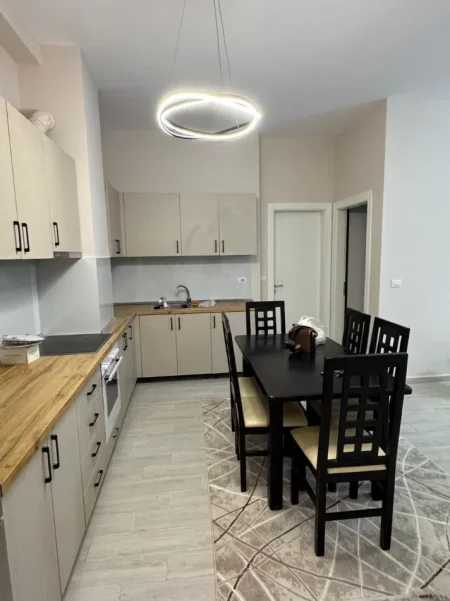 Tirane, jepet me qera apartament 1+1 Kati 1, 74 m² 500 € (ASTIR)