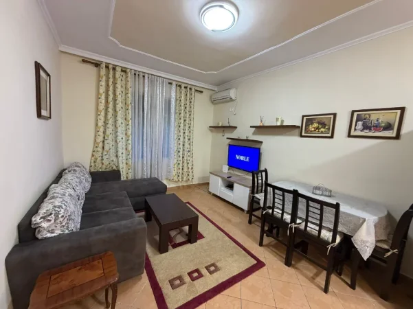 Tirane, jepet me qera Apartament 1+1 ,Kati 4, Cmimi 45.000 Lekë të Reja, Re.Ferit Xhajko, MEDRESE,  Tiranë.