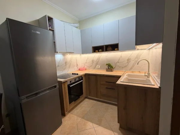 Tirane, jepet me qera Apartament 1+1 ,Kati 4, Cmimi 45.000 Lekë të Reja, Re.Ferit Xhajko, MEDRESE,  Tiranë.