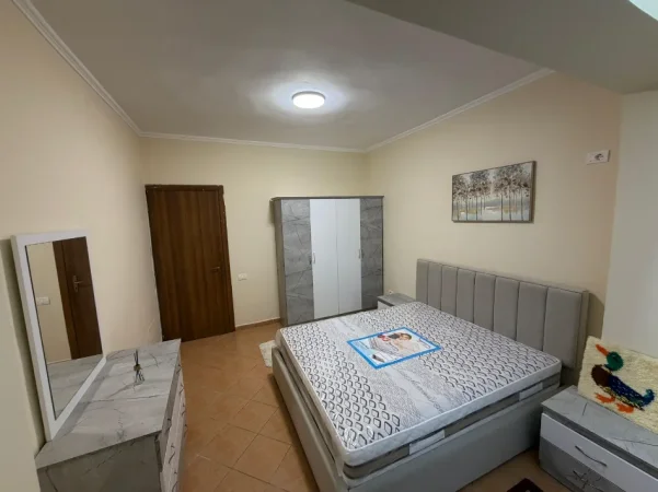 Tirane, jepet me qera Apartament 1+1 ,Kati 4, Cmimi 45.000 Lekë të Reja, Re.Ferit Xhajko, MEDRESE,  Tiranë.
