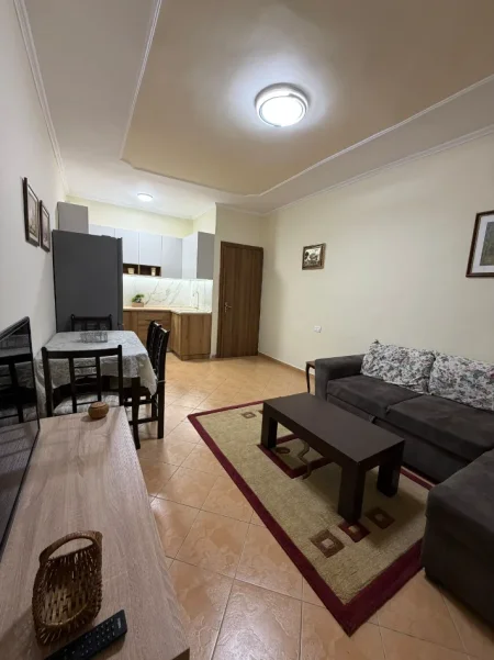 Tirane, jepet me qera Apartament 1+1 ,Kati 4, Cmimi 45.000 Lekë të Reja, Re.Ferit Xhajko, MEDRESE,  Tiranë.